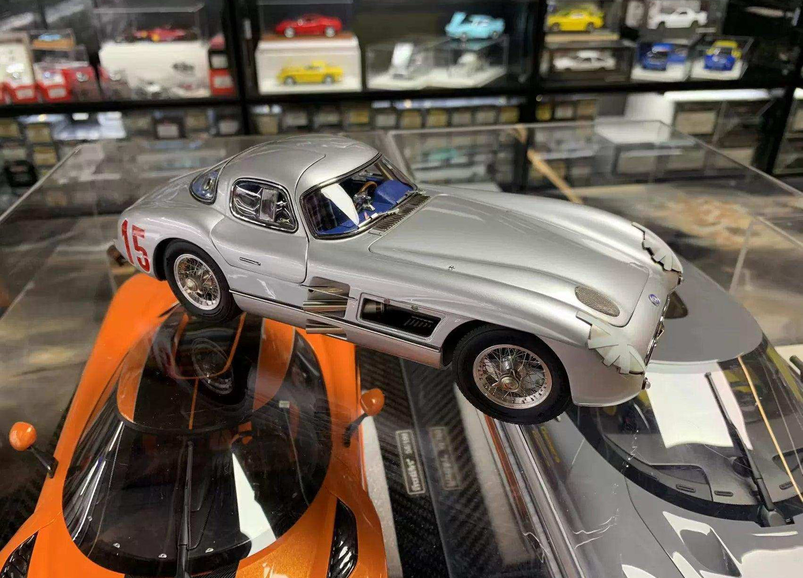 CMC 1:18 Mercedes-Benz 300 SLR Coupé Sweden GP 1955 #15 - Diecast Car Factory